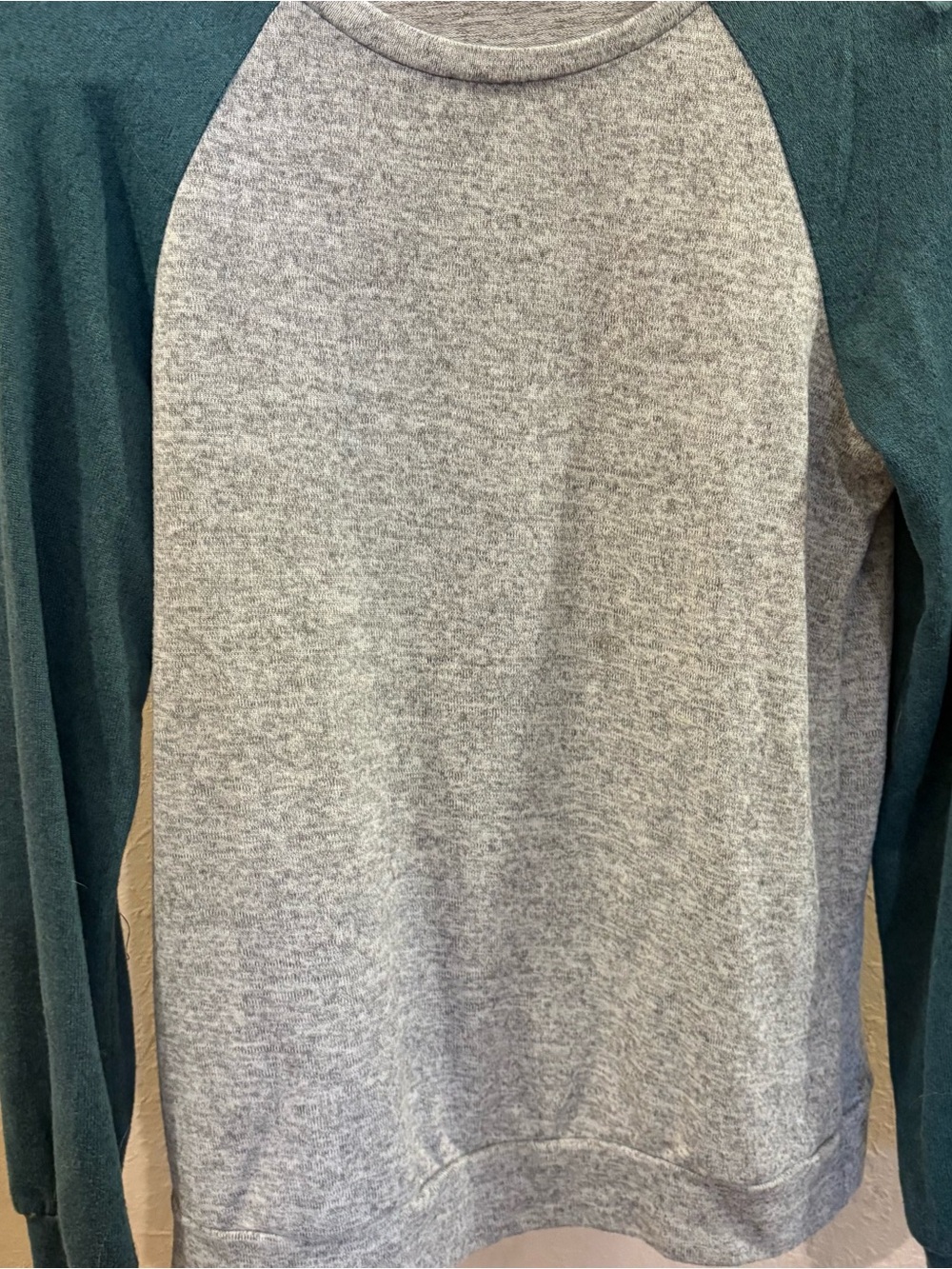 Source Unknown Gray and Teal Raglan Crewneck Sweater